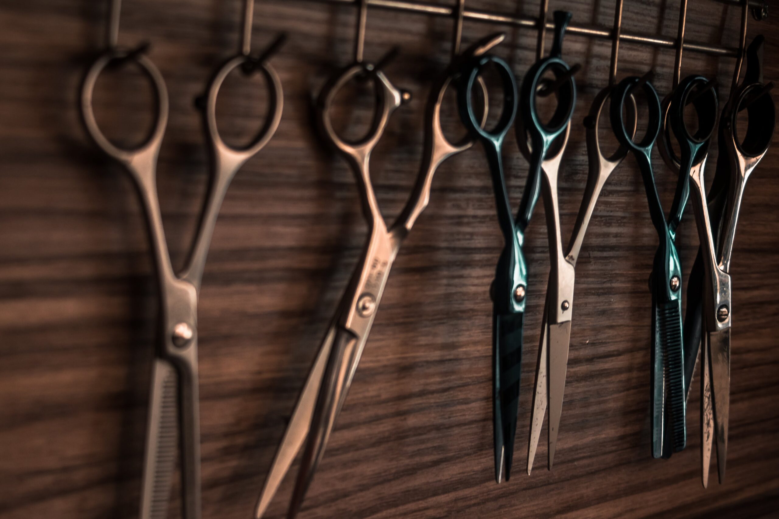 Nożyczki fryzjerskie – niezbędne narzędzie każdego stylisty